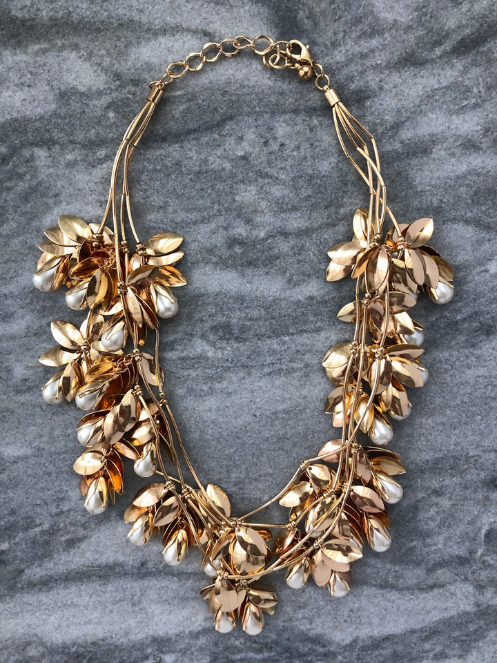 Gold Necklace with Pearls