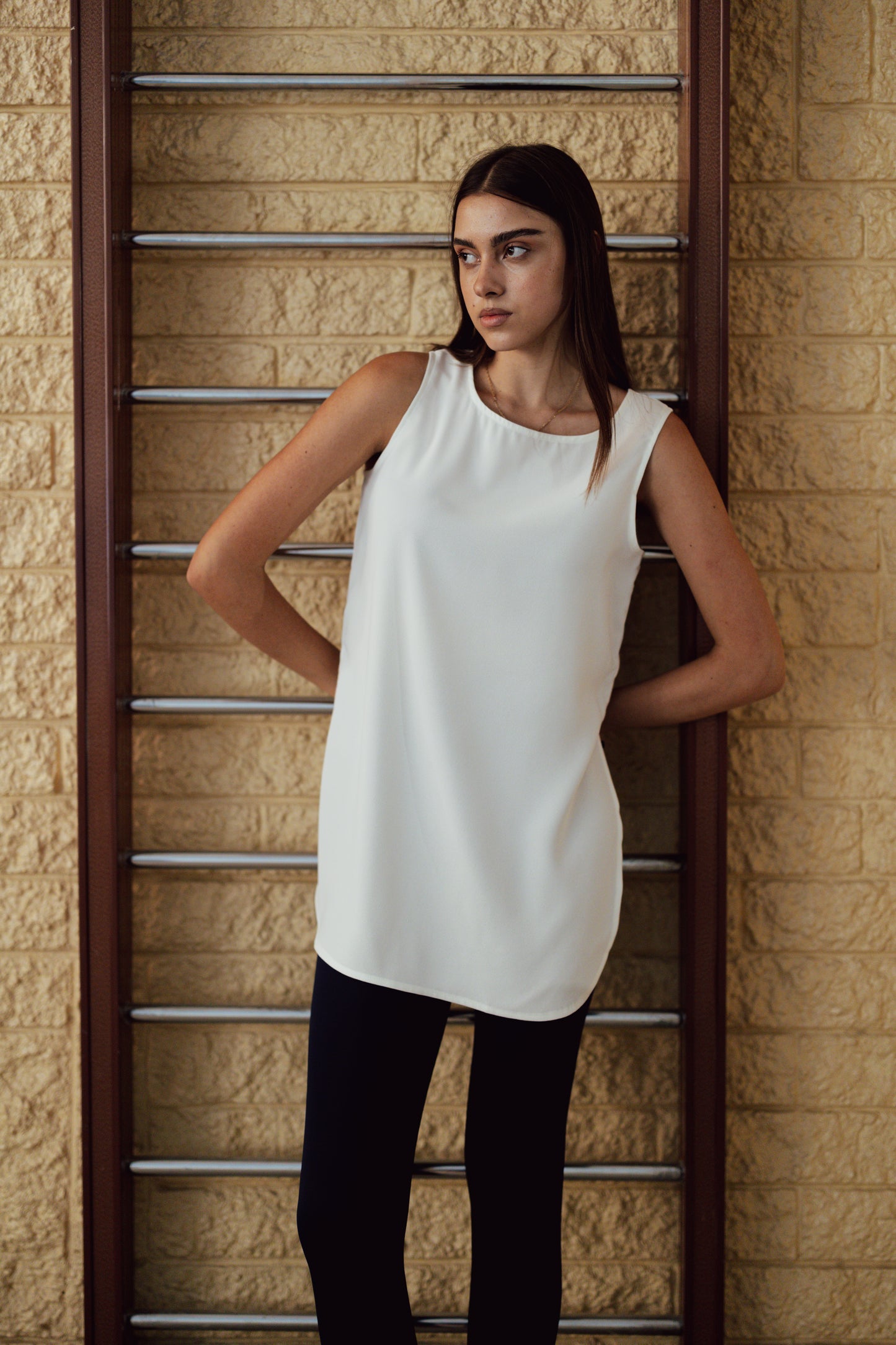 <transcy>بلوزة بلا أكمام أوف وايت</transcy>